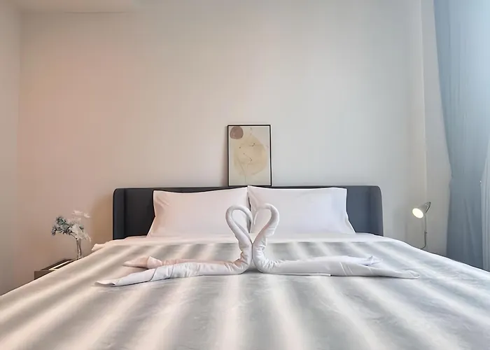 Hyde Sukhumvit 11 At Nana Bts Station Apartment *