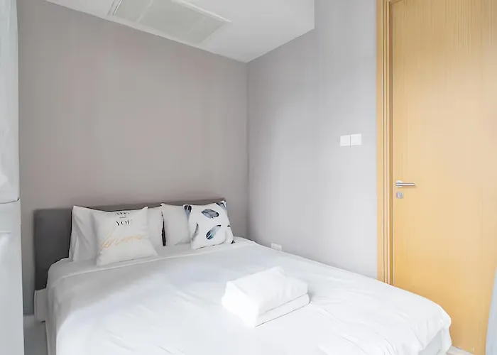 Apartment Hyde Sukhumvit 11 At Nana Bts Station *