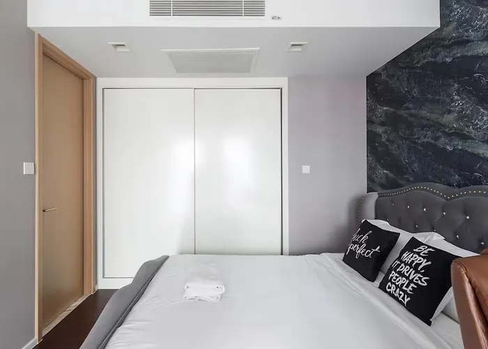 Hyde Sukhumvit 11 At Nana Bts Station Apartment *